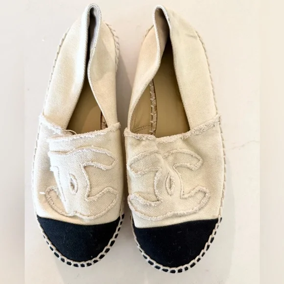 Chanel Espadrille CC Ballerina Canvas Linen Flats
Size 37 uS6/6.5 - Picture 3 of 5
